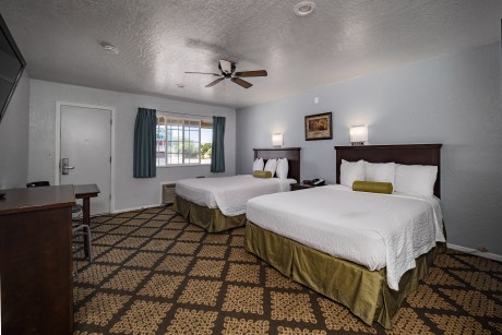 Stage Stop Inn - 2 Beds